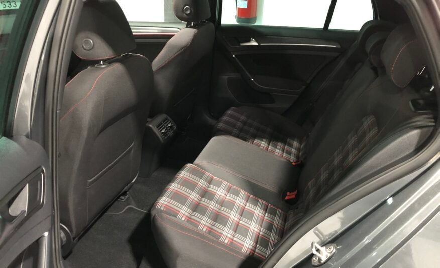 VOLKSWAGEN Golf GTI Performance 245
