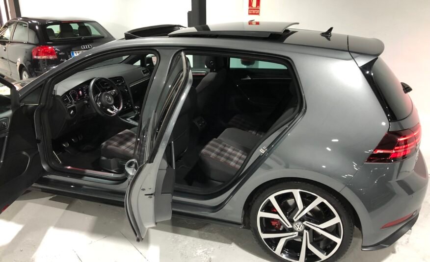 VOLKSWAGEN Golf GTI Performance 245