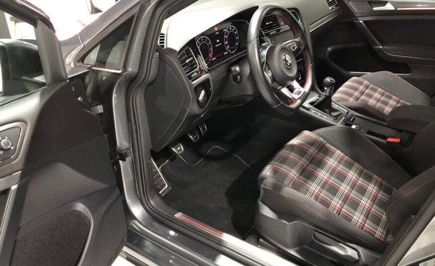 VOLKSWAGEN Golf GTI Performance 245