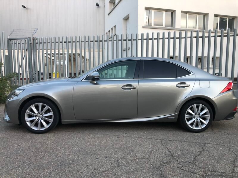 Lexus IS300h Hybrid