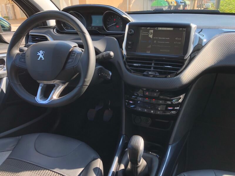 PEUGEOT 2008 1.6HDi 92 Allure