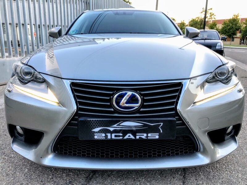 Lexus IS300h Hybrid