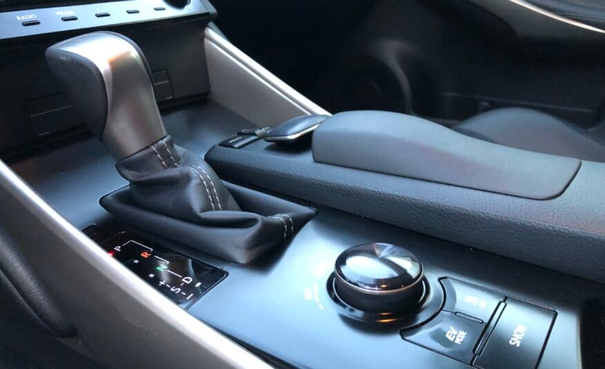 Lexus IS300h Hybrid