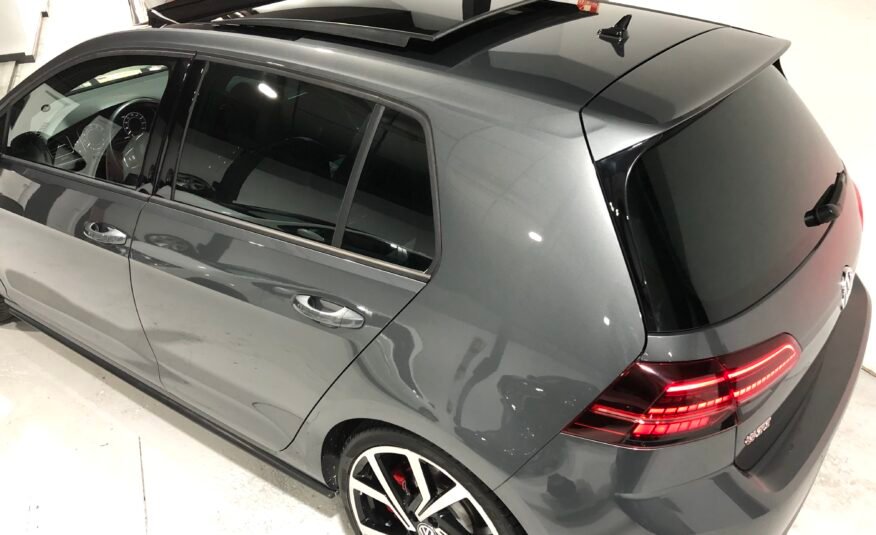VOLKSWAGEN Golf GTI Performance 245