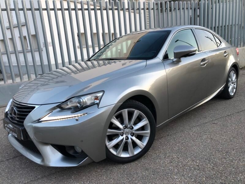 Lexus IS300h Hybrid
