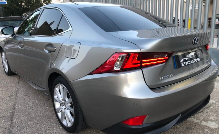 Lexus IS300h Hybrid
