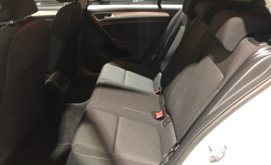 VOLKSWAGEN Golf 1.6TDi 115cv Bussines Edition DSG