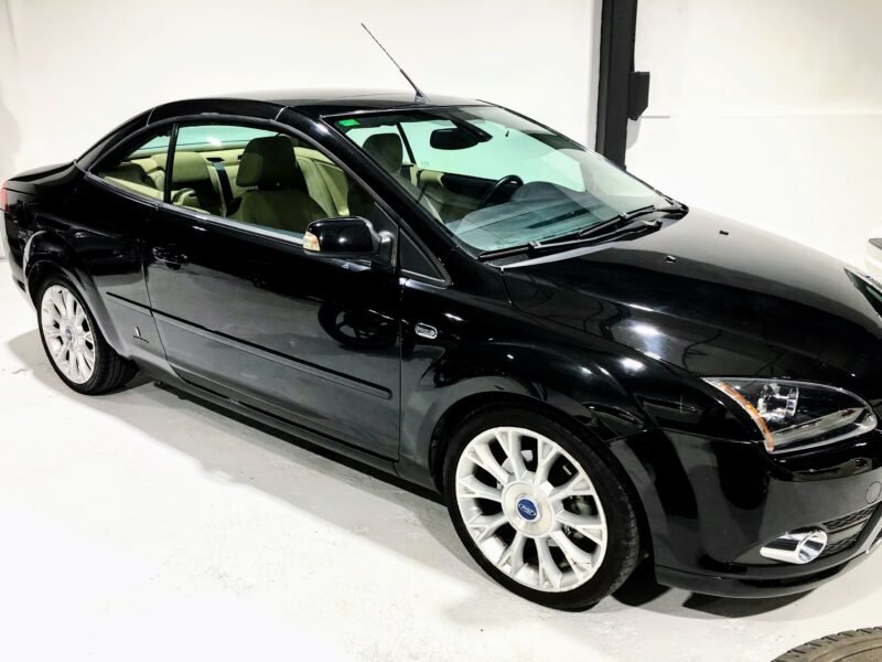 FORD Focus CC 2.0i 16v Titanium