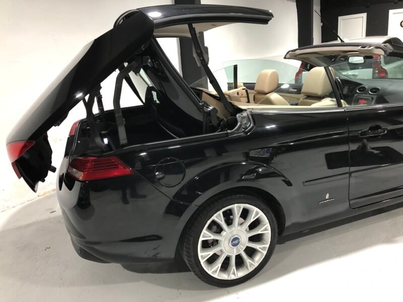 FORD Focus CC 2.0i 16v Titanium