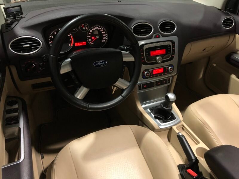 FORD Focus CC 2.0i 16v Titanium