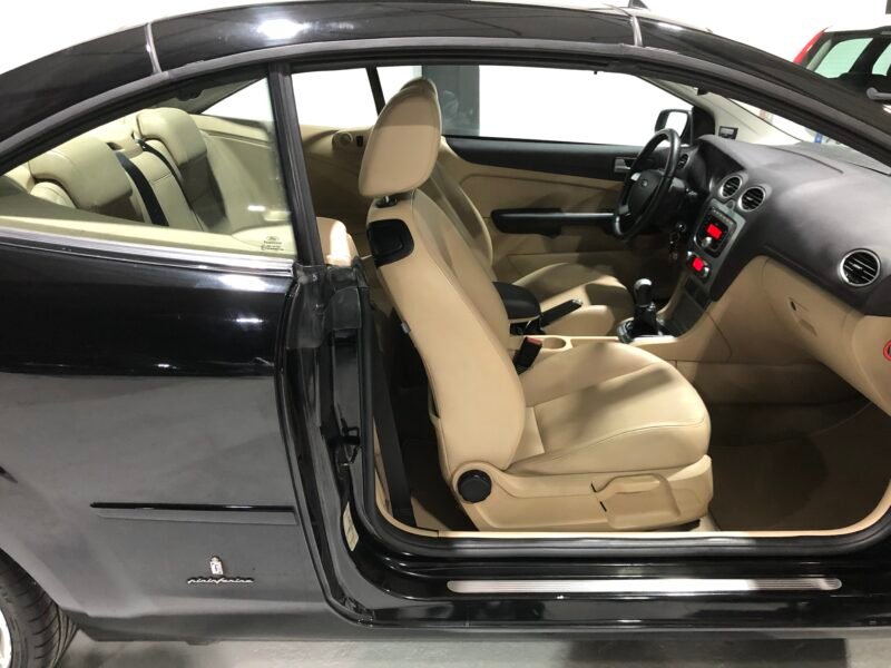 FORD Focus CC 2.0i 16v Titanium