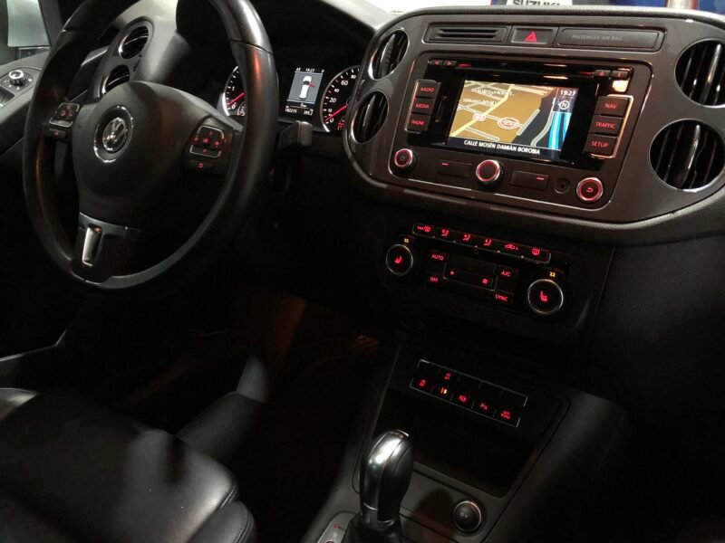 VOLKSWAGEN TIGUAN 2.0TDi Country 4MOTION