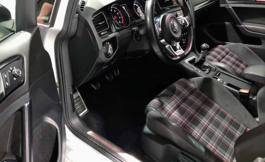 VOLKSWAGEN Golf GTI 230 PERFORMANCE