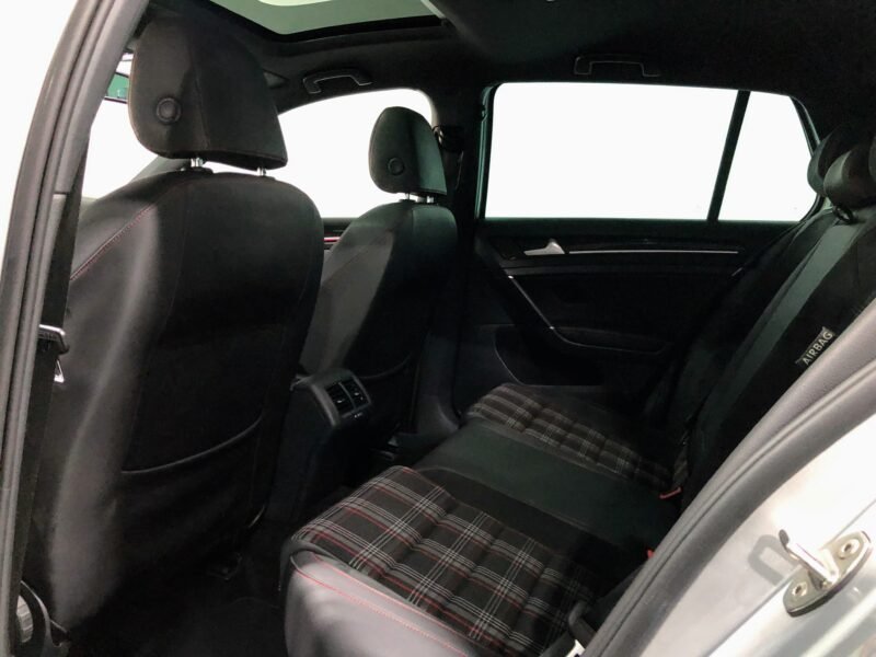 VOLKSWAGEN Golf GTI 230 PERFORMANCE