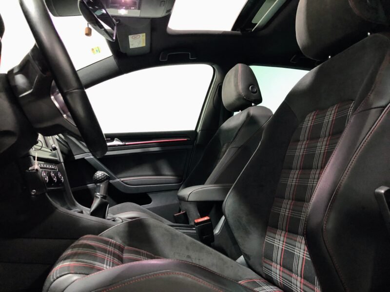 VOLKSWAGEN Golf GTI 230 PERFORMANCE