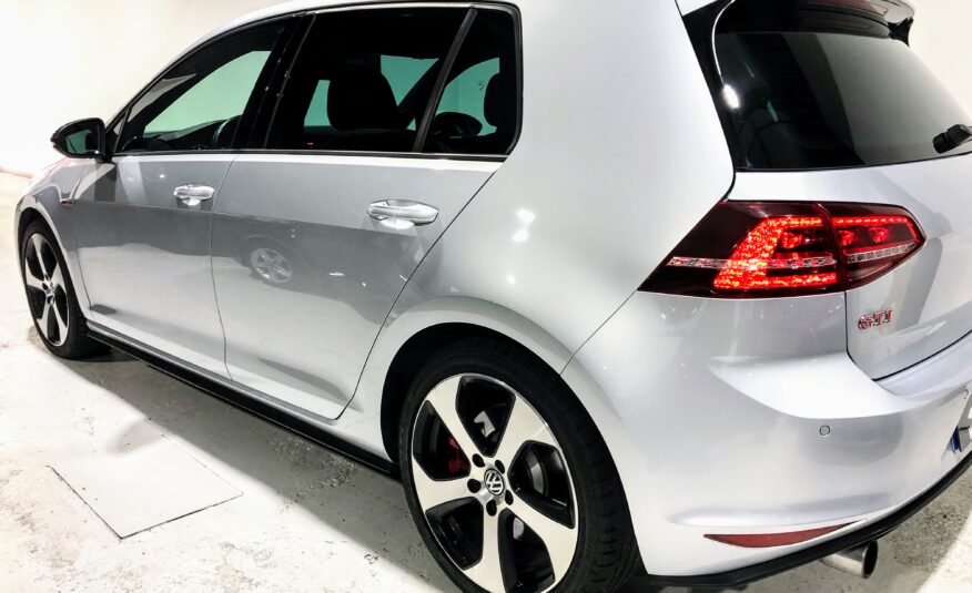 VOLKSWAGEN Golf GTI 230 PERFORMANCE
