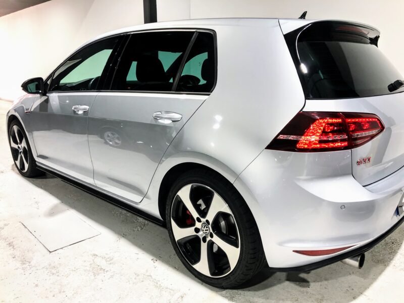 VOLKSWAGEN Golf GTI 230 PERFORMANCE