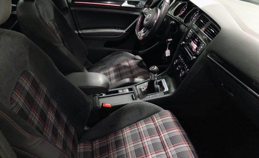 VOLKSWAGEN Golf GTI 230 PERFORMANCE