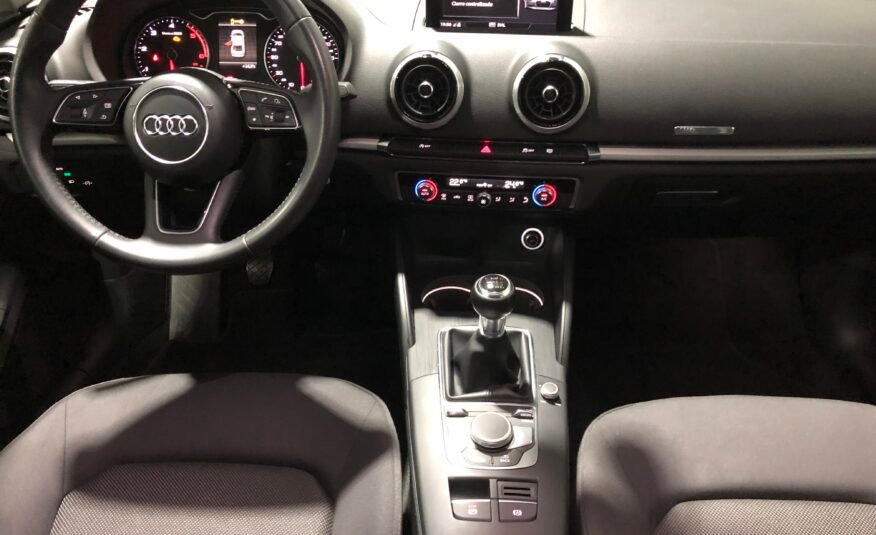AUDI A3 Sedán 1.6TDi