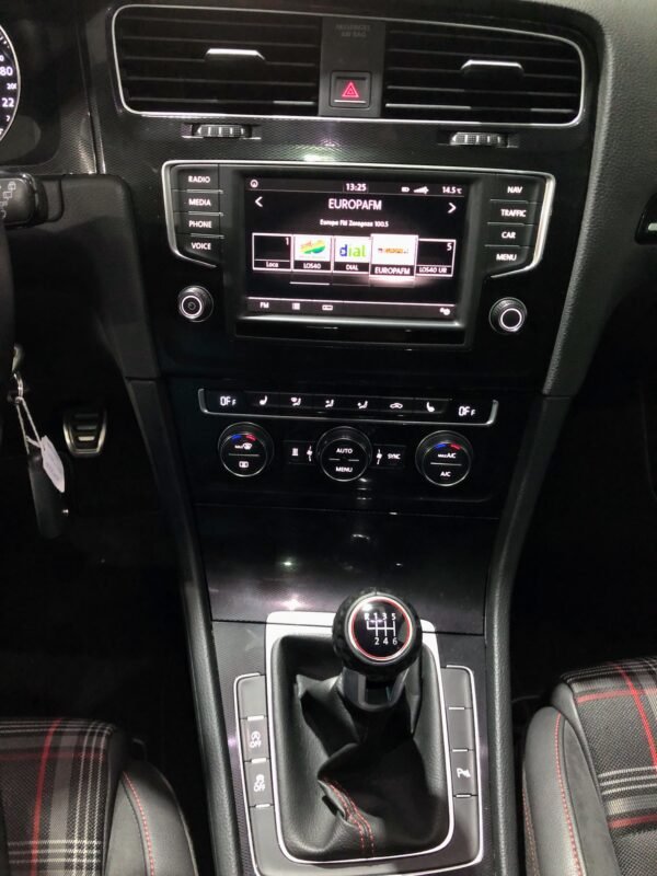 VOLKSWAGEN Golf GTI 230 PERFORMANCE