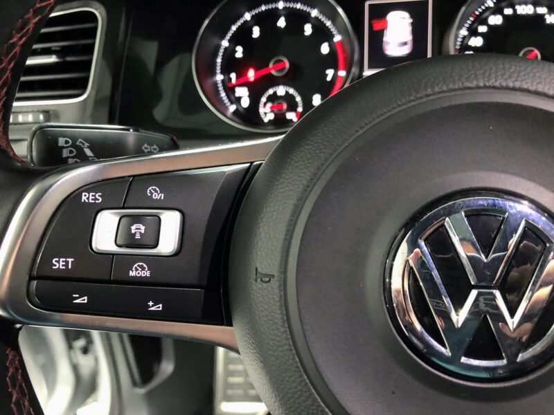 VOLKSWAGEN Golf GTI 230 PERFORMANCE