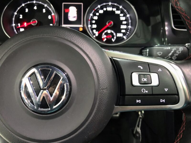 VOLKSWAGEN Golf GTI 230 PERFORMANCE