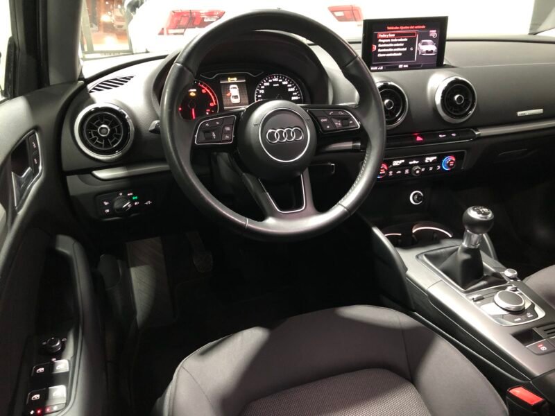 AUDI A3 Sedán 1.6TDi
