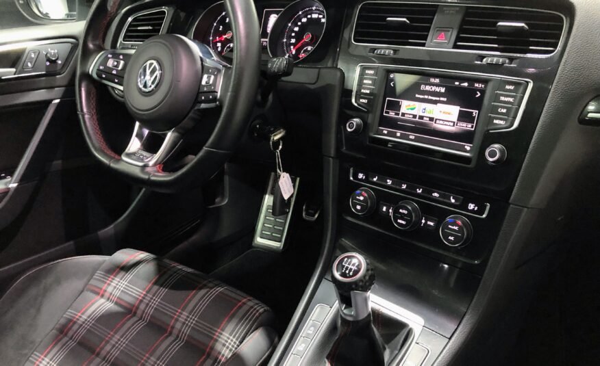 VOLKSWAGEN Golf GTI 230 PERFORMANCE