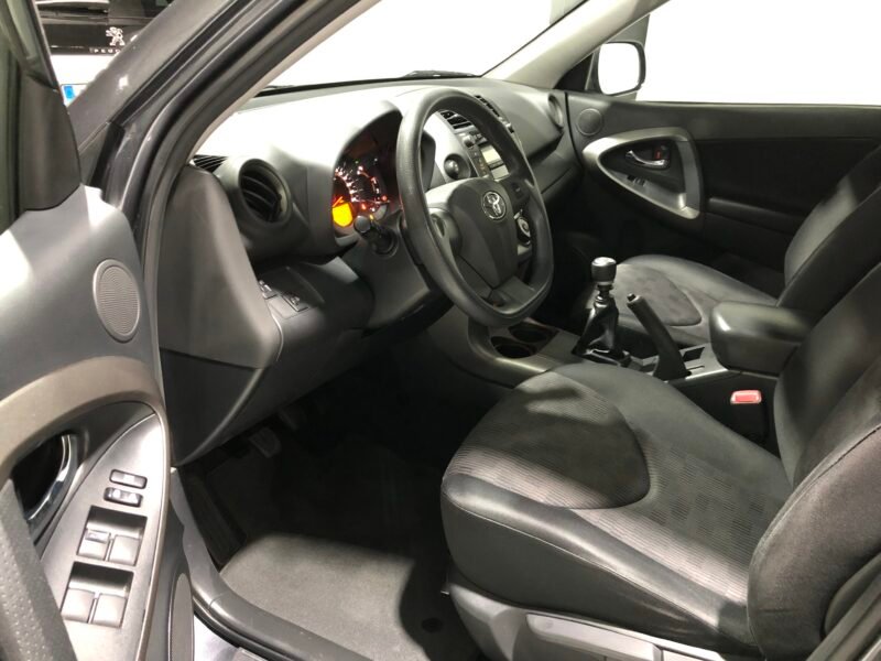 TOYOTA Rav4 2.2 D4D 4×4