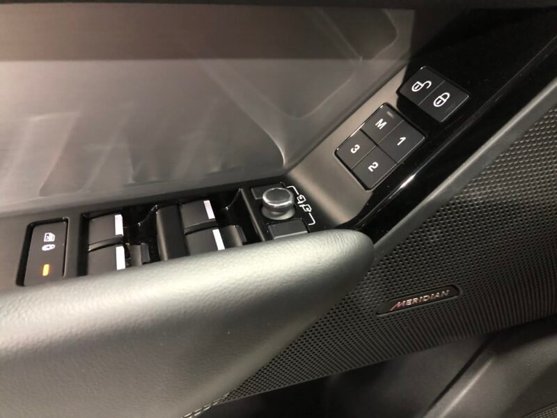 LAND-ROVER RANGE ROVER VELAR 2.0D 240 R-Dynamic