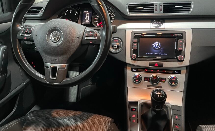 VOLKSWAGEN Passat CC 2.0TDi 140cv