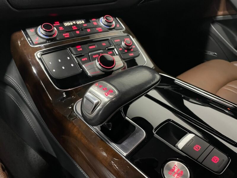 AUDI A8 3.0TDi Clean Quattro Tiptronic