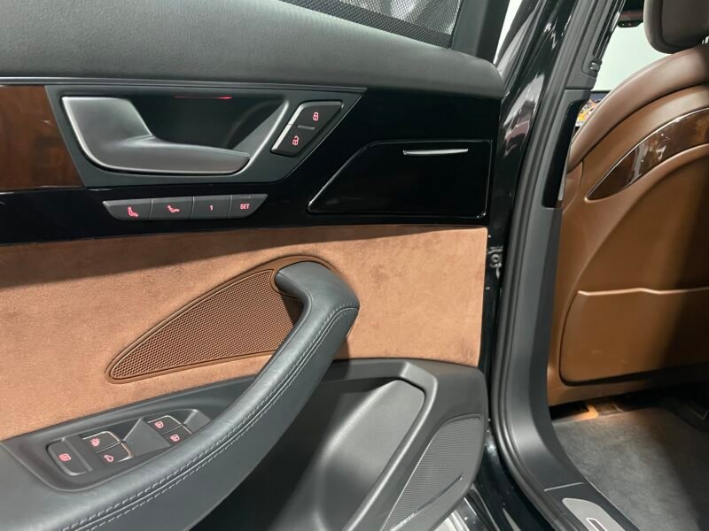 AUDI A8 3.0TDi Clean Quattro Tiptronic