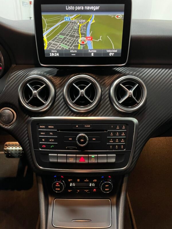 MERCEDES-BENZ A200d AMG