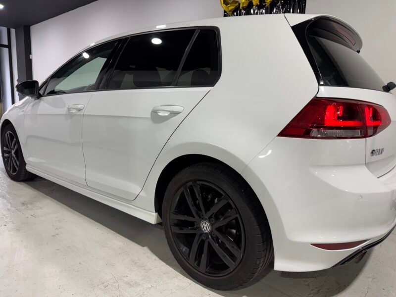 VOLKSWAGEN Golf 1.6TDi R-Line