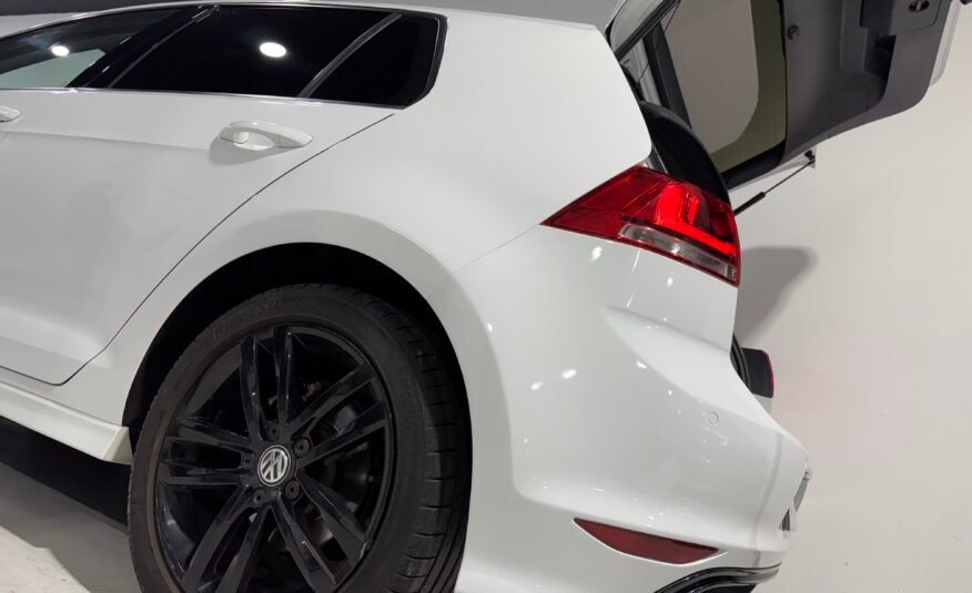 VOLKSWAGEN Golf 1.6TDi R-Line