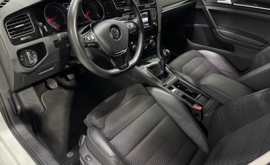 VOLKSWAGEN Golf 1.6TDi R-Line