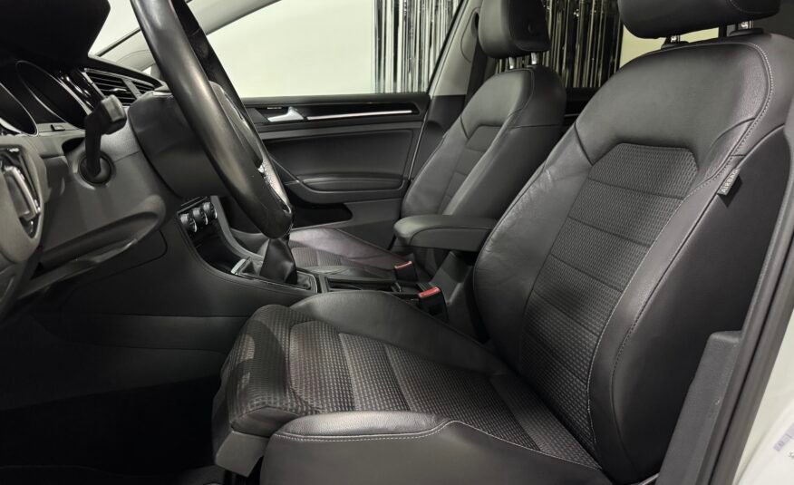 VOLKSWAGEN Golf 1.6TDi R-Line