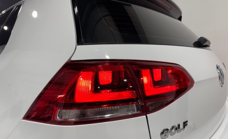 VOLKSWAGEN Golf 1.6TDi R-Line