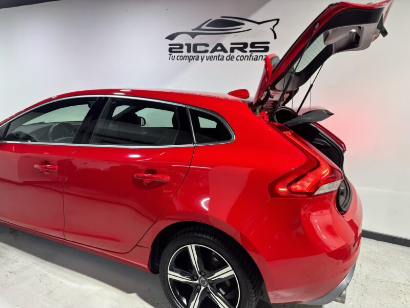 VOLVO V40 T3 R-Design