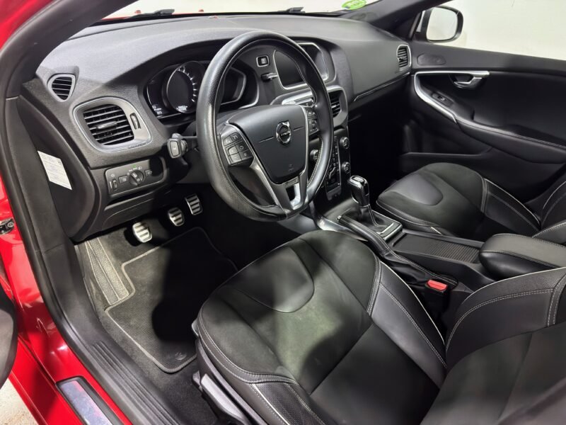 VOLVO V40 T3 R-Design