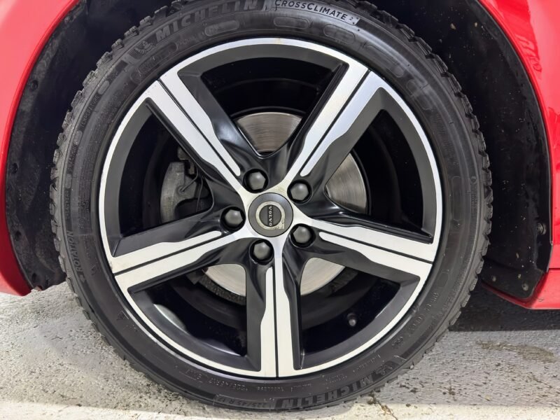 VOLVO V40 T3 R-Design