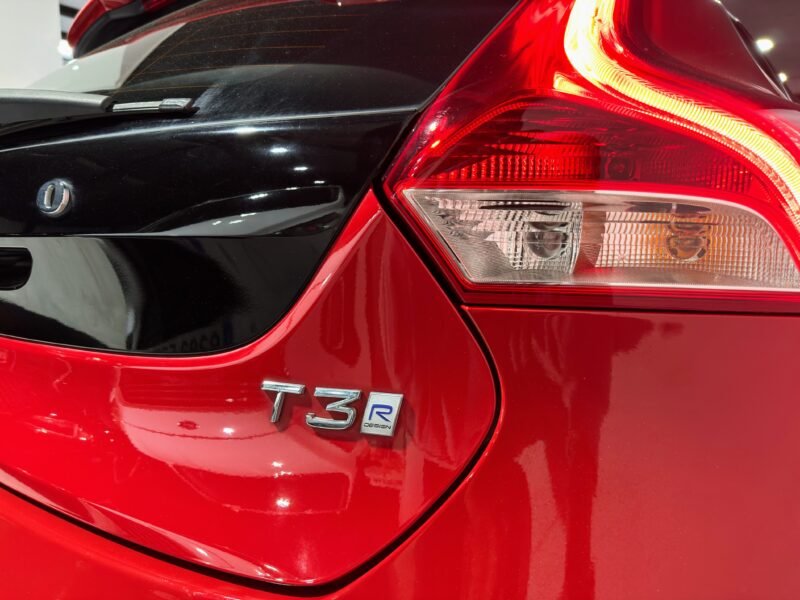 VOLVO V40 T3 R-Design