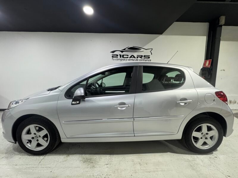 PEUGEOT 207 + 1.4i 75cv SOLAMENTE 2.450km !!