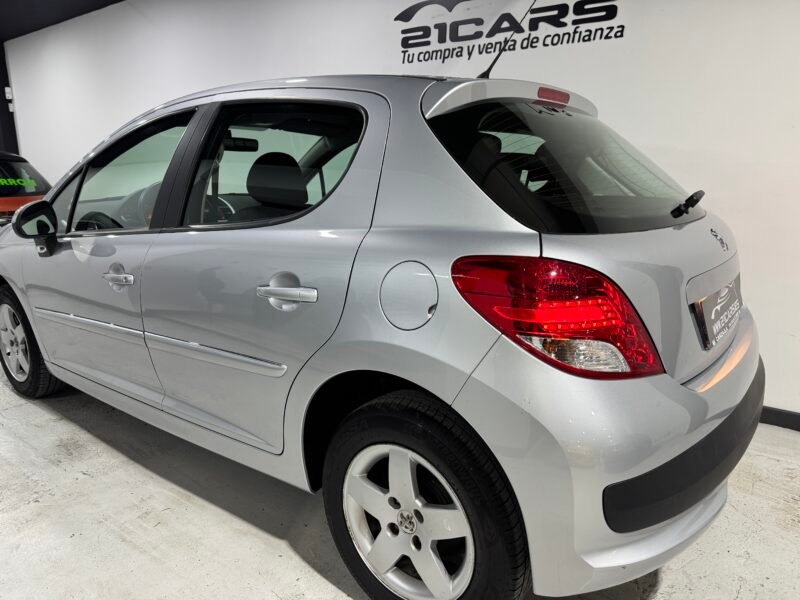 PEUGEOT 207 + 1.4i 75cv SOLAMENTE 2.450km !!