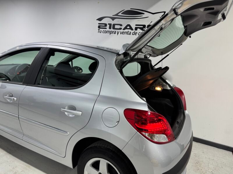 PEUGEOT 207 + 1.4i 75cv SOLAMENTE 2.450km !!
