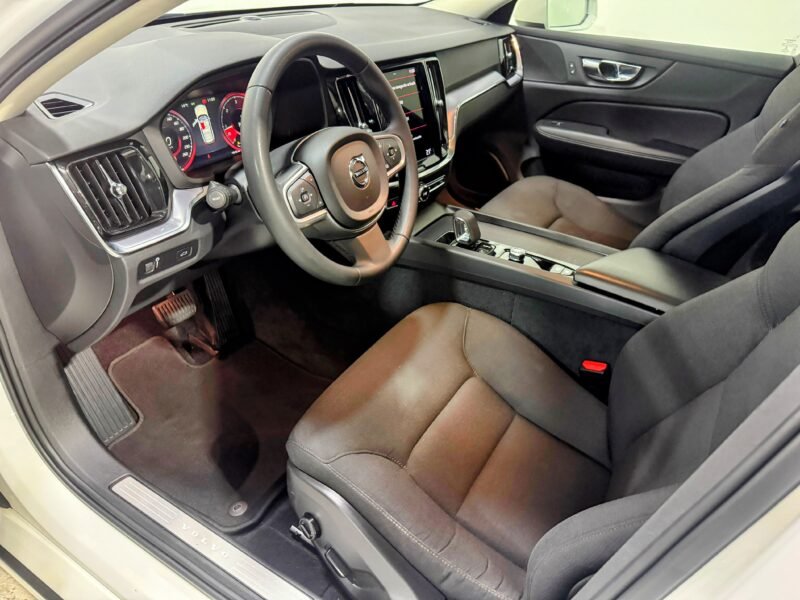 VOLVO V60 B4 Momentum