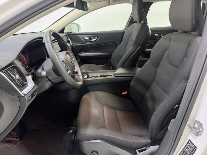 VOLVO V60 B4 Momentum