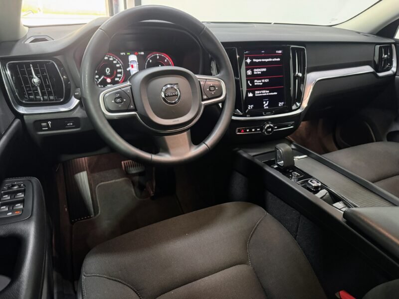 VOLVO V60 B4 Momentum