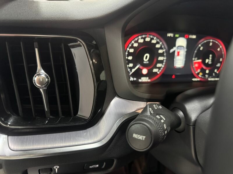 VOLVO V60 B4 Momentum